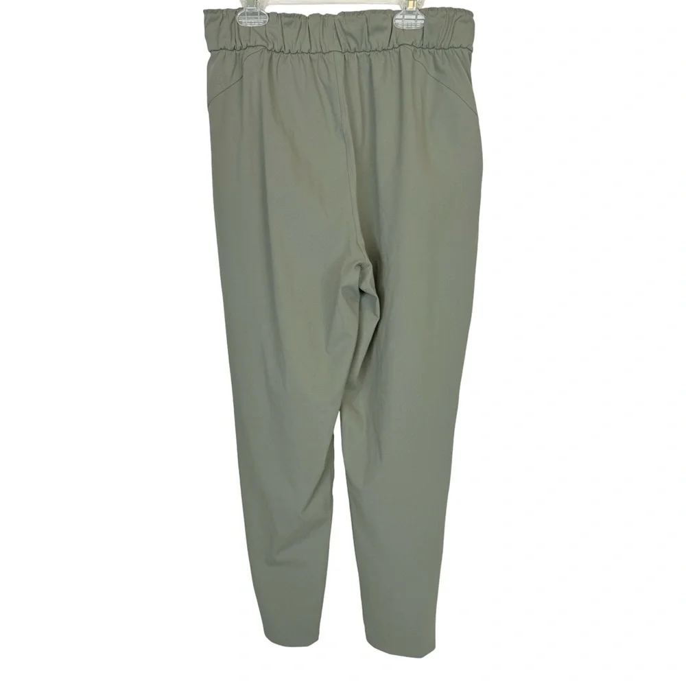 Lululemon On The Fly Pant *27"
Grey Sage Athleisure Travel Workout EUC Size 8 - Picture 7 of 10
